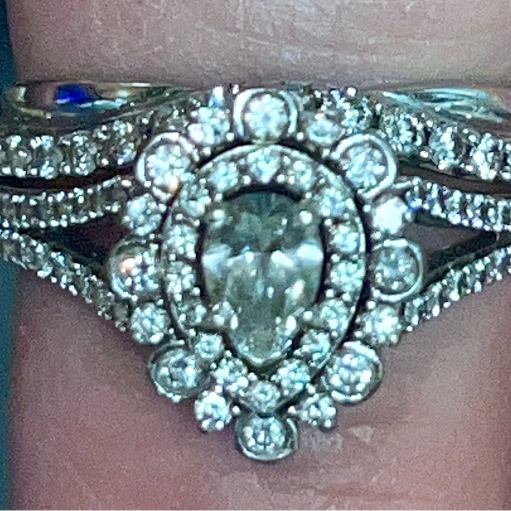 Women’s diamond ring with framing diamond band. BEAUTIFUL